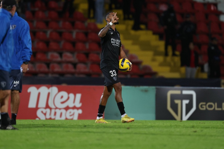 爱游戏-ESPN记者：三镇有意28岁葡甲前锋克洛维斯，对方标价300万雷亚尔